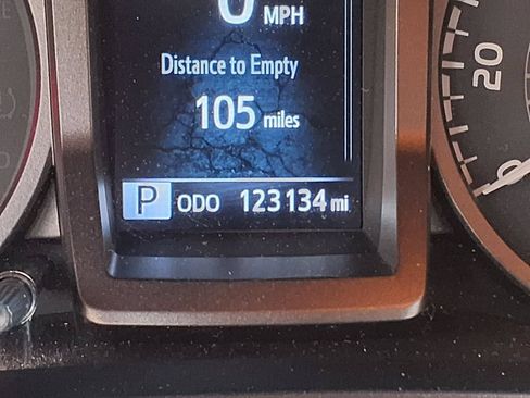 Used 2019 Toyota Tacoma TRD Sport w/ Technology Package RWD image 31