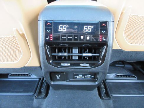 Used 2023 Jeep Grand Cherokee Summit w/ Luxury Tech Group V image 23