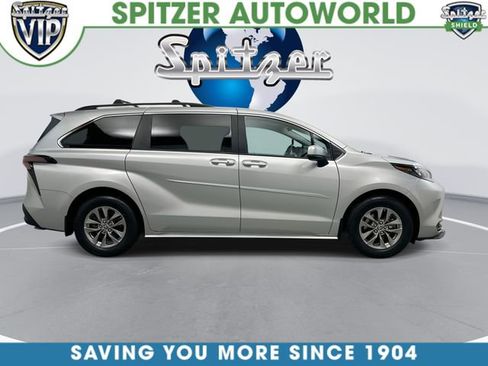 Used 2024 Toyota Sienna LE image 13