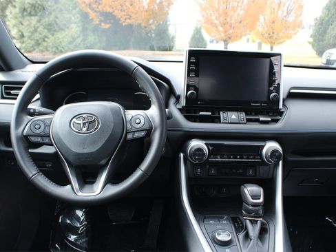 Used 2022 Toyota RAV4 XSE image 12