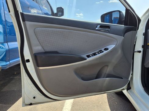 Used 2013 Hyundai Accent SE FWD image 5