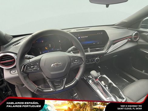 Used 2025 Chevrolet Trax RS w/ Sunroof Package FWD image 17