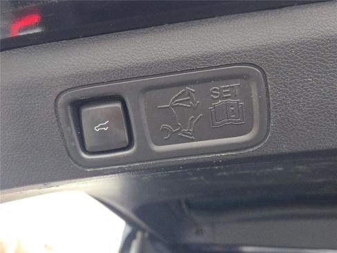 Used 2021 Ford Expedition Limited image 21