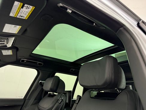 Used 2024 Land Rover Range Rover SV image 15