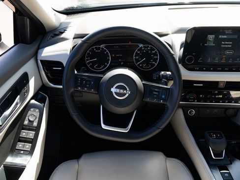 Used 2023 Nissan Rogue SL w/ SL Premium Package image 11