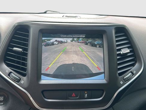 Used 2022 Jeep Cherokee Trailhawk AWD/4WD image 28