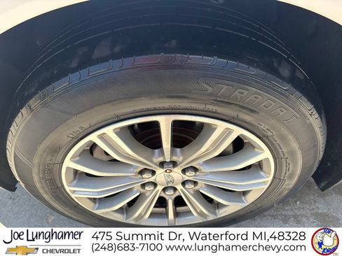 Used 2017 Cadillac XT5 Luxury w/ Driver Awareness Package FWD image 10