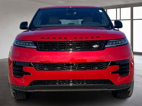 Used 2025 Land Rover Range Rover Sport SE image 3