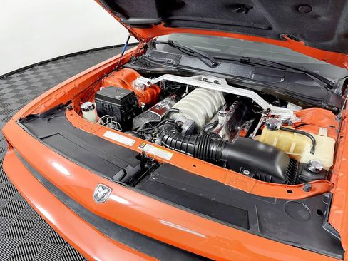 Used 2009 Dodge Challenger SRT8 w/ SRT Option Group II RWD image 19