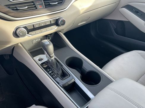 Used 2025 Nissan Altima 2.5 SV image 41