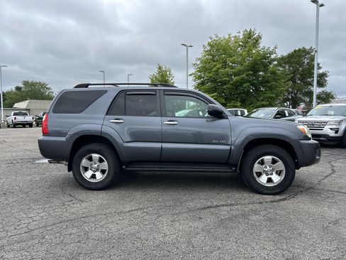 Used 2008 Toyota 4Runner SR5 AWD/4WD image 2