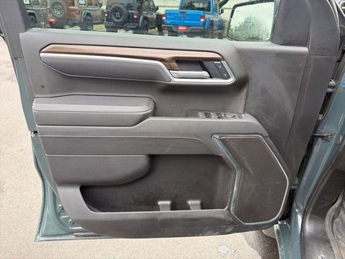 Used 2025 Chevrolet Silverado 1500 LT AWD/4WD image 16