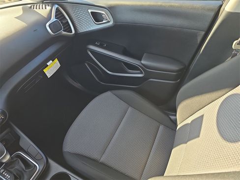 Certified 2024 Kia Soul LX image 17