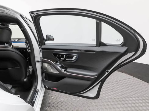 Used 2024 Mercedes-Benz S 580 4MATIC Sedan w/ Warmth & Comfort Package image 39