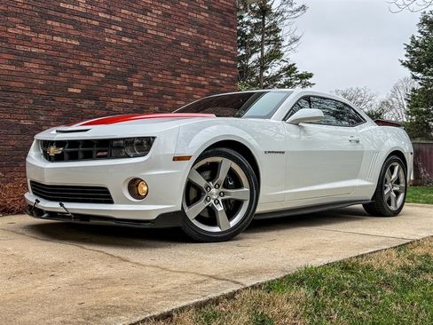 Used 2010 Chevrolet Camaro SS w/ RS Package image 2