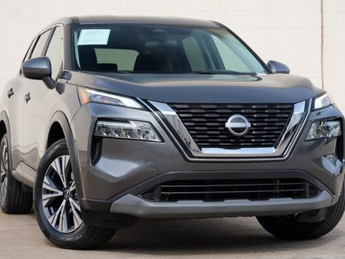 Used 2023 Nissan Rogue SV FWD image 2