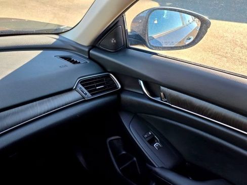 Used 2019 Honda Accord Touring image 25