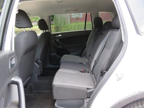 Used 2019 Volkswagen Tiguan S image 18