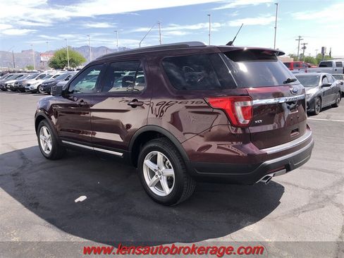 Used 2018 Ford Explorer XLT w/ Equipment Group 201A FWD image 6