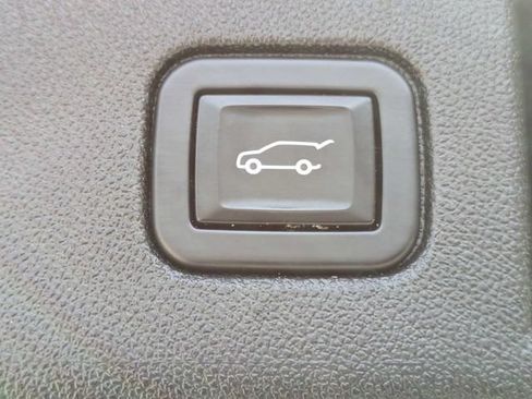 Used 2022 Chevrolet Equinox RS w/ RS Leather Package FWD image 15