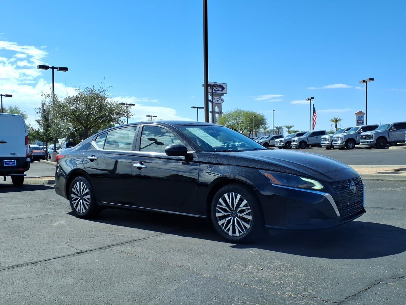 Used 2025 Nissan Altima 2.5 SV FWD image 7
