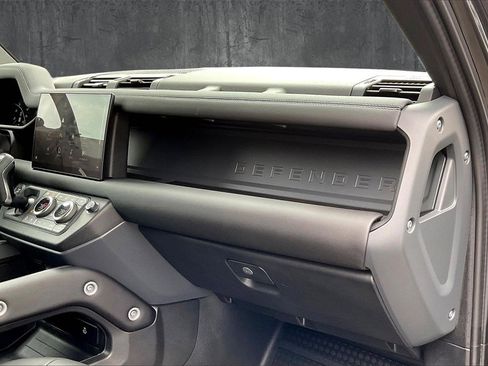 Used 2025 Land Rover Defender 110 S image 26