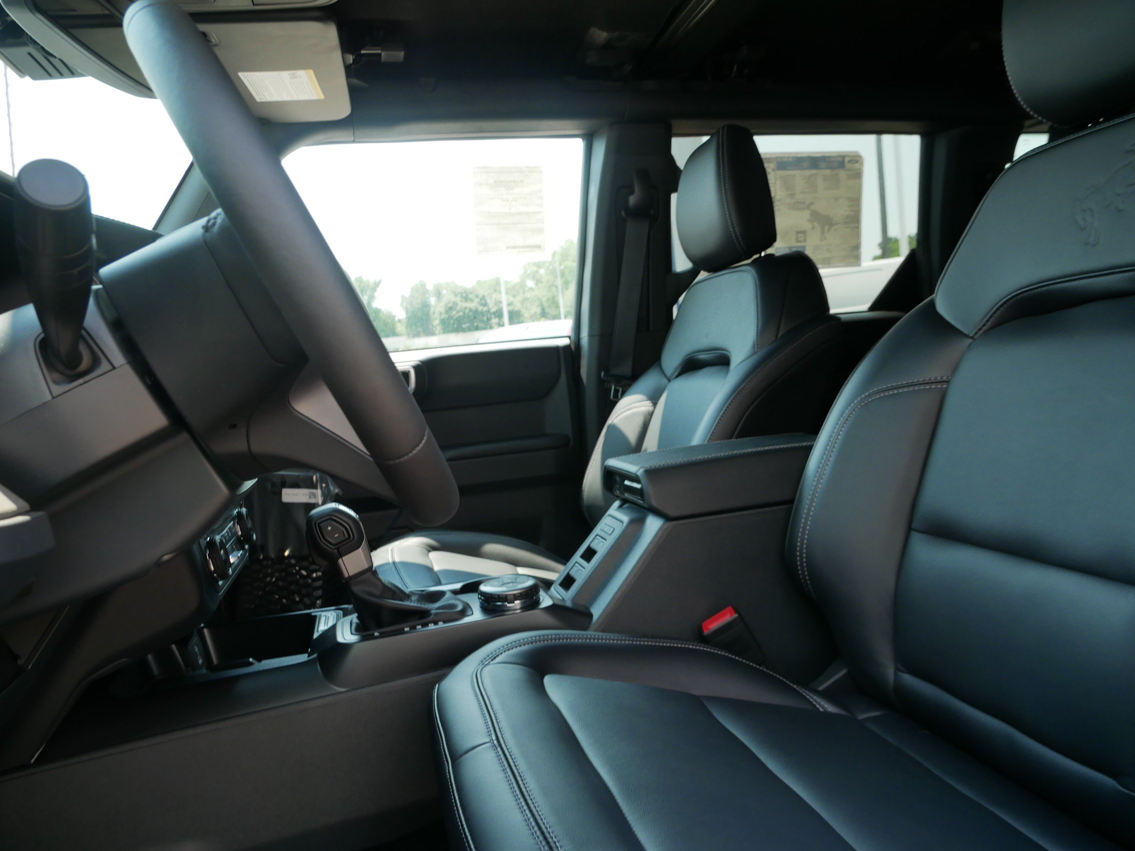 Used 2025 Ford Bronco Outer Banks AWD/4WD image 6