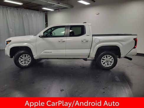 Used 2025 Toyota Tacoma SR5 AWD/4WD image 5