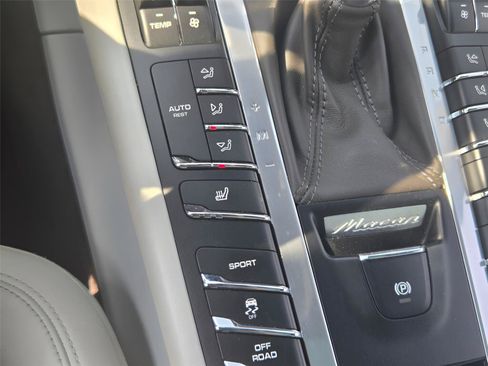 Used 2019 Porsche Macan S w/ Premium Package AWD/4WD image 28