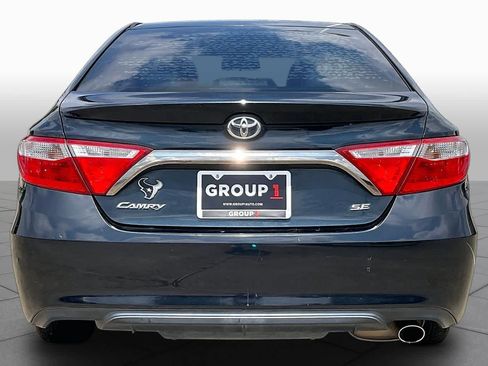 Used 2017 Toyota Camry SE FWD image 5