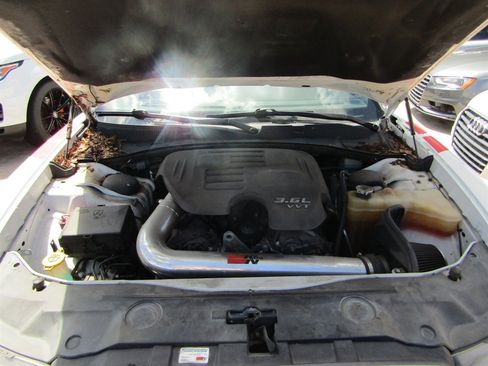 Used 2014 Dodge Charger SXT RWD image 14