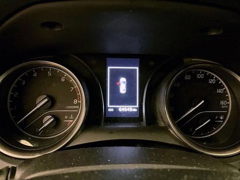 Used 2021 Toyota Camry SE w/ Cold Weather Package FWD image 19