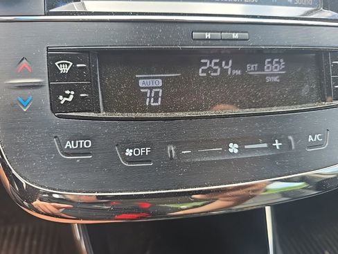 Used 2018 Toyota Avalon Touring w/ All Weather Liner Package FWD image 4