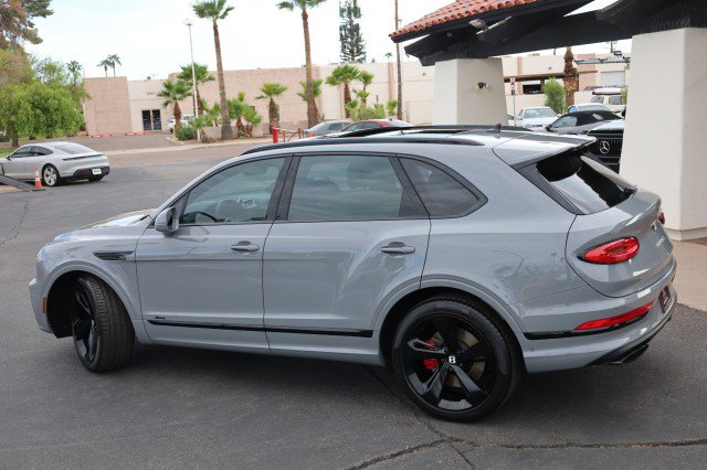 Used 2023 Bentley Bentayga AWD/4WD image 16