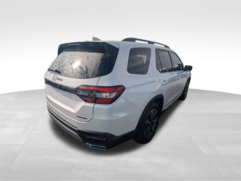 Used 2025 Honda Pilot Touring image 7