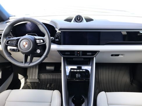 New 2026 Porsche Macan 4 Electric image 19