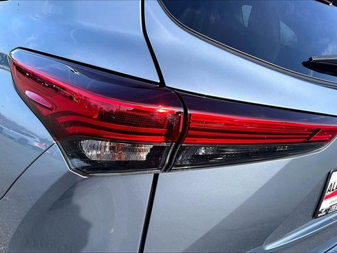 Used 2020 Toyota Highlander Limited image 29