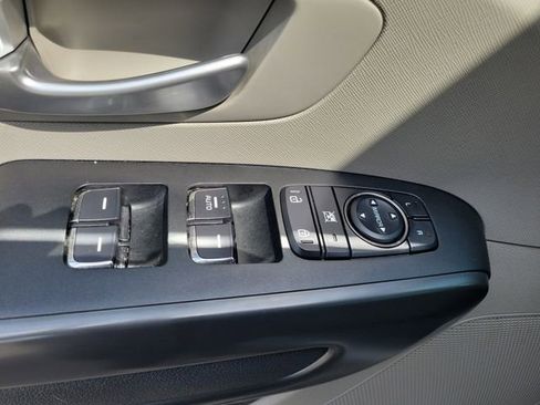 Used 2020 Kia Sedona L image 23