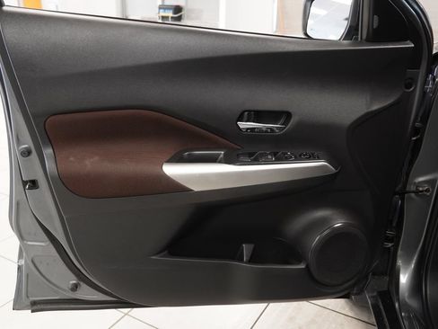 Used 2019 Nissan Kicks SR FWD image 17