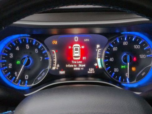 Used 2021 Chrysler Pacifica Touring-L image 25