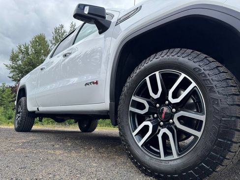Used 2022 GMC Sierra 1500 AT4 w/ AT4 Premium Package AWD/4WD image 52