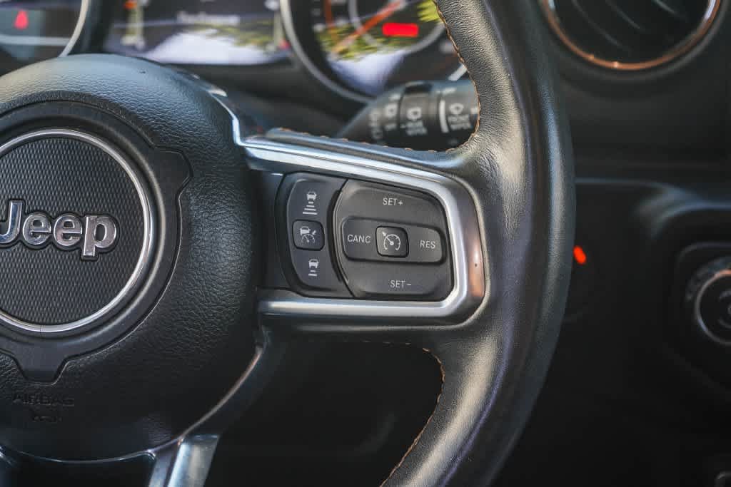 Used 2022 Jeep Wrangler Unlimited Sahara AWD/4WD image 17