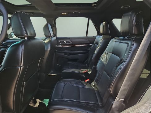 Used 2018 Ford Explorer Platinum AWD/4WD image 13