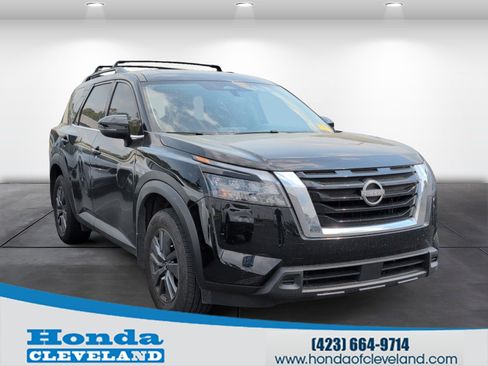 Used 2025 Nissan Pathfinder SV w/ SV Premium Package image 1