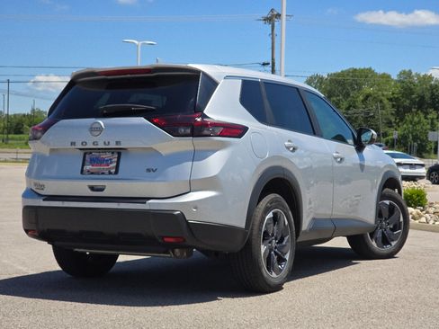 Used 2024 Nissan Rogue SV FWD image 8
