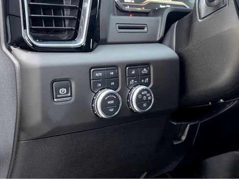 Used 2025 GMC Sierra 2500 Denali w/ Max Trailering Package AWD/4WD image 35