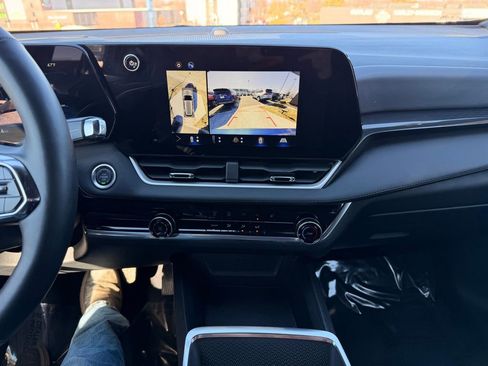 Used 2025 Chevrolet Equinox LT w/ Safety and Technology Package image 19