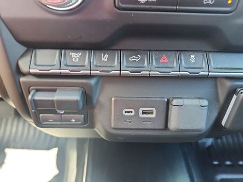 Used 2024 GMC Sierra 2500 Pro AWD/4WD image 17