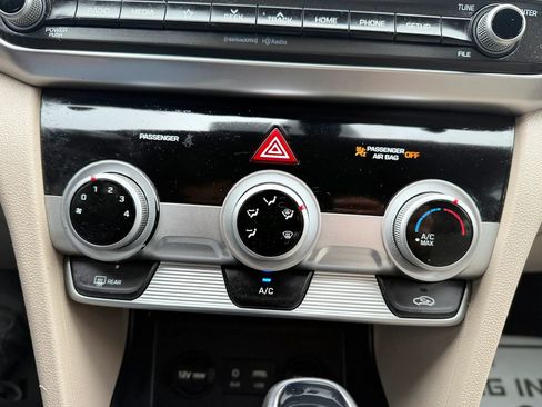 Used 2019 Hyundai Elantra SEL FWD image 18