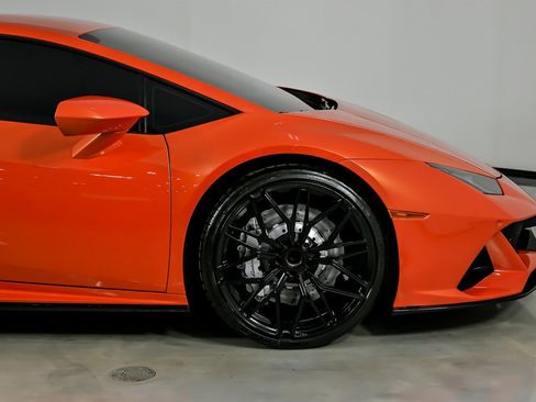 Used 2021 Lamborghini Huracan EVO image 15